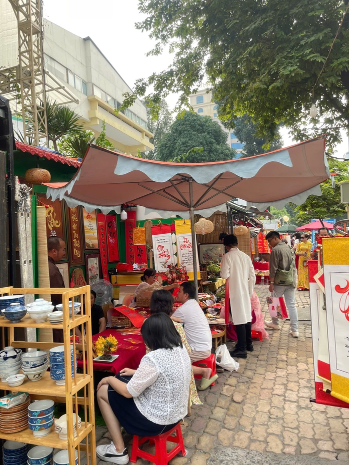 Cuộc thi viết "TẾT THỜI SỐ": Không khí Tết từ đời đến mạng xã hội- Ảnh 4. Cuộc thi viết "TẾT THỜI SỐ": Không khí Tết từ đời đến mạng xã hội- Ảnh 4.
