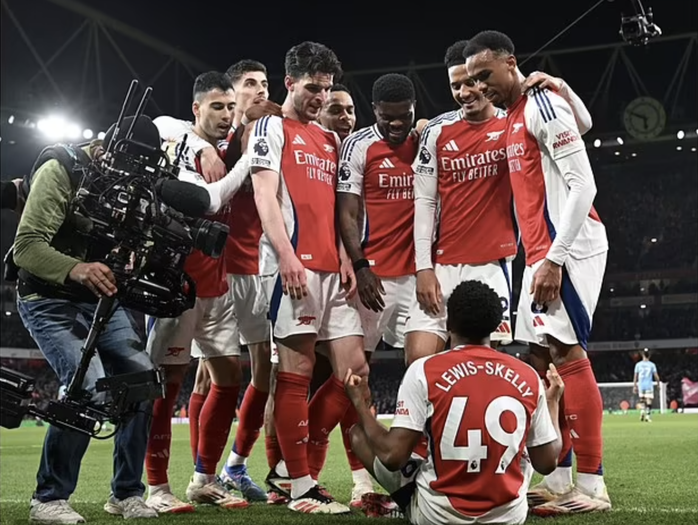 Pep Guardiola "chết đứng" khi Arsenal quật ngã Man City với tỉ số khó tin- Ảnh 5. Pep Guardiola "chết đứng" khi Arsenal quật ngã Man City với tỉ số khó tin- Ảnh 5.