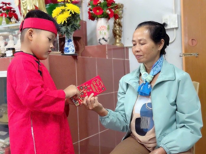 Cuộc thi viết "TẾT THỜI SỐ”: Không thể mất gốc, chớ bàn lùi mà quên nếp nhà- Ảnh 2. Cuộc thi viết "TẾT THỜI SỐ”: Không thể mất gốc, chớ bàn lùi mà quên nếp nhà- Ảnh 2.