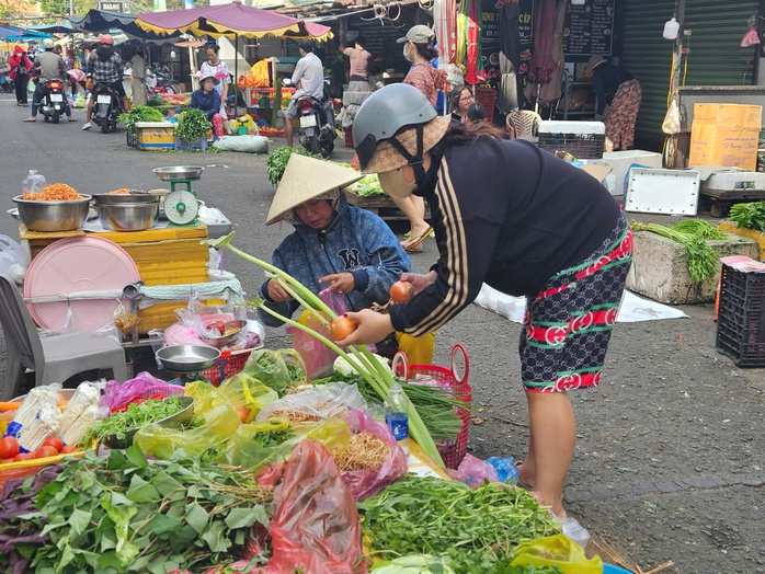 Mùng 5 Tết, giá khổ qua bất ngờ tăng mạnh - Ảnh 3. Mùng 5 Tết, giá khổ qua bất ngờ tăng mạnh - Ảnh 3.
