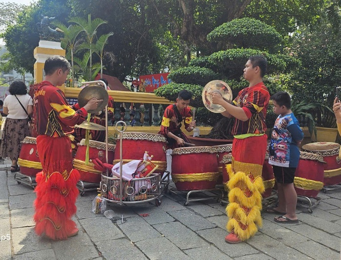 Xuân an lành ở di tích 200 năm tuổi giữa lòng TP HCM- Ảnh 16. Xuân an lành ở di tích 200 năm tuổi giữa lòng TP HCM- Ảnh 16.