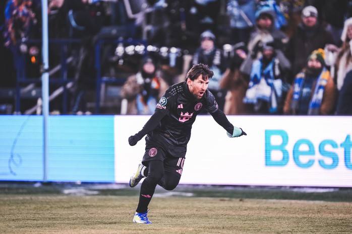 Trọng tài cố xin chữ ký Messi bị CONCACAF kỷ luật- Ảnh 1. Trọng tài cố xin chữ ký Messi bị CONCACAF kỷ luật- Ảnh 1.