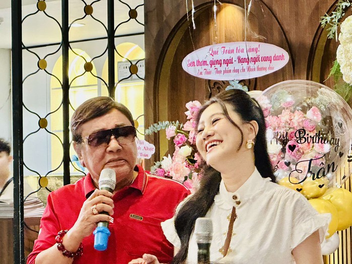 Vì sao Kim Tiểu Long 15 năm chỉ song ca một bài với Quế Trân?- Ảnh 9. Vì sao Kim Tiểu Long 15 năm chỉ song ca một bài với Quế Trân?- Ảnh 9.