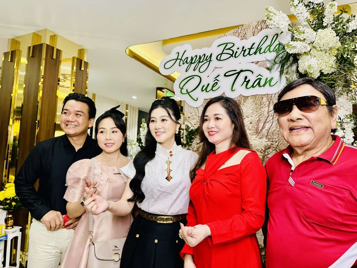 Vì sao Kim Tiểu Long 15 năm chỉ song ca một bài với Quế Trân?- Ảnh 6. Vì sao Kim Tiểu Long 15 năm chỉ song ca một bài với Quế Trân?- Ảnh 6.