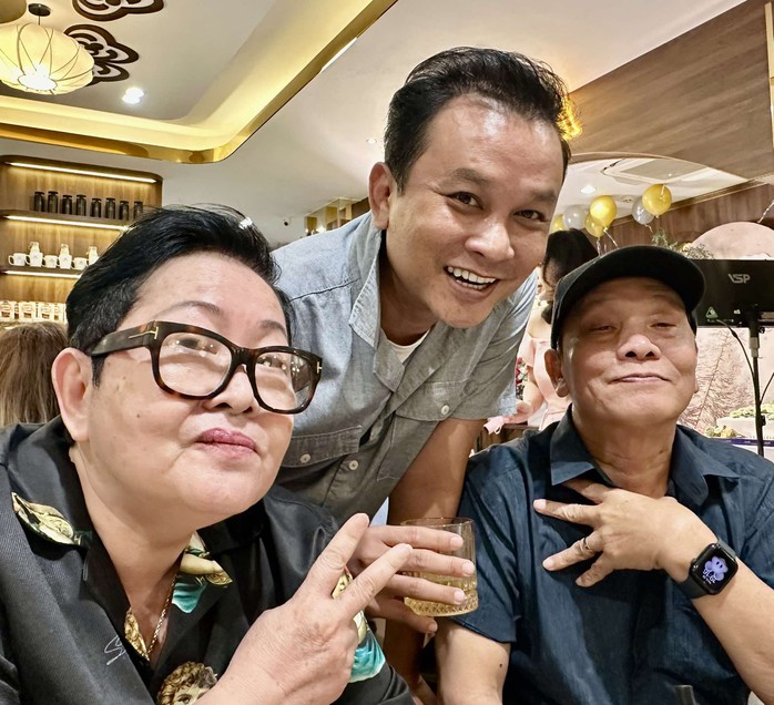 Vì sao Kim Tiểu Long 15 năm chỉ song ca một bài với Quế Trân?- Ảnh 4. Vì sao Kim Tiểu Long 15 năm chỉ song ca một bài với Quế Trân?- Ảnh 4.