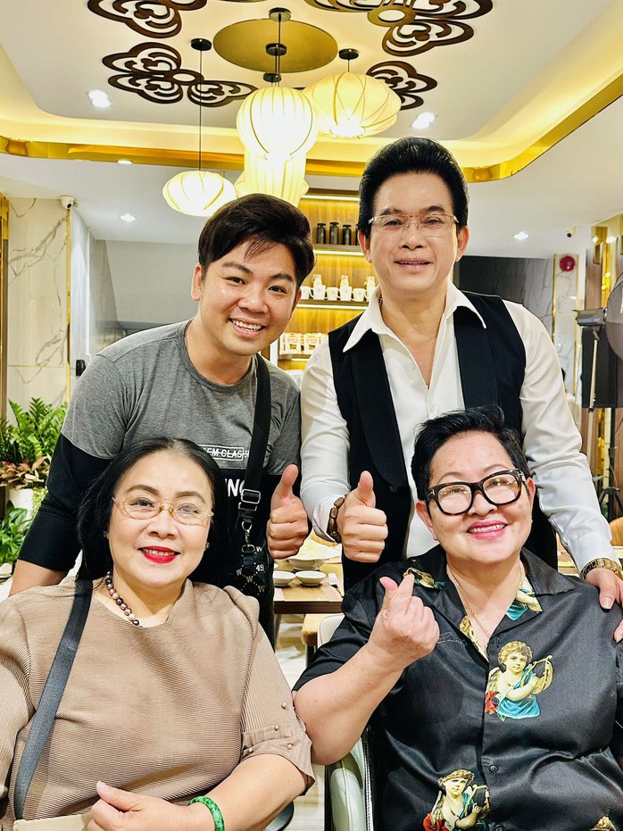 Vì sao Kim Tiểu Long 15 năm chỉ song ca một bài với Quế Trân?- Ảnh 8. Vì sao Kim Tiểu Long 15 năm chỉ song ca một bài với Quế Trân?- Ảnh 8.