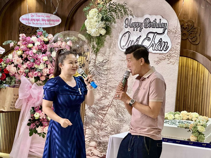 Vì sao Kim Tiểu Long 15 năm chỉ song ca một bài với Quế Trân?- Ảnh 5. Vì sao Kim Tiểu Long 15 năm chỉ song ca một bài với Quế Trân?- Ảnh 5.