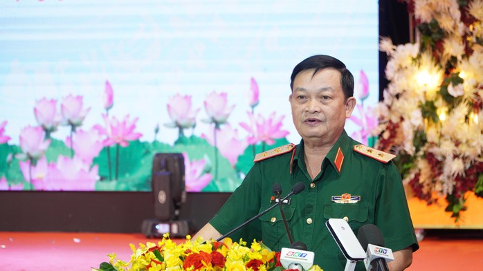 Quân khu 7 gặp mặt đại biểu chức sắc tôn giáo đầu Xuân Ất Tỵ 2025- Ảnh 1. Quân khu 7 gặp mặt đại biểu chức sắc tôn giáo đầu Xuân Ất Tỵ 2025- Ảnh 1.