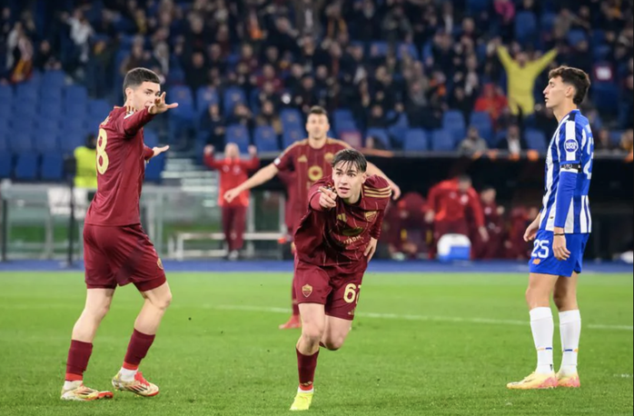 Porto gục ngã trước AS Roma, Ajax ngược dòng giành vé Europa League- Ảnh 3. Porto gục ngã trước AS Roma, Ajax ngược dòng giành vé Europa League- Ảnh 3.