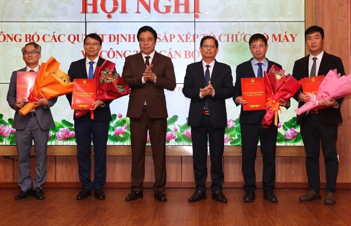 Nhiều thay đổi về nhân sự ở Khánh Hòa- Ảnh 1. Nhiều thay đổi về nhân sự ở Khánh Hòa- Ảnh 1.