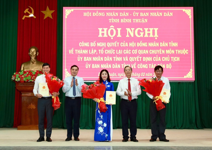 Bình Thuận sắp xếp, hợp nhất nhiều cơ quan chuyên môn và bổ nhiệm, điều động cán bộ- Ảnh 1. Bình Thuận sắp xếp, hợp nhất nhiều cơ quan chuyên môn và bổ nhiệm, điều động cán bộ- Ảnh 1.