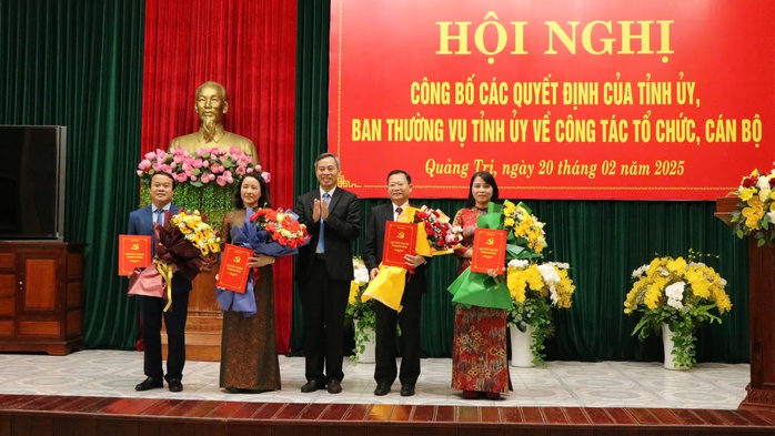 Quảng Trị công bố quyết định về công tác cán bộ- Ảnh 3. Quảng Trị công bố quyết định về công tác cán bộ- Ảnh 3.
