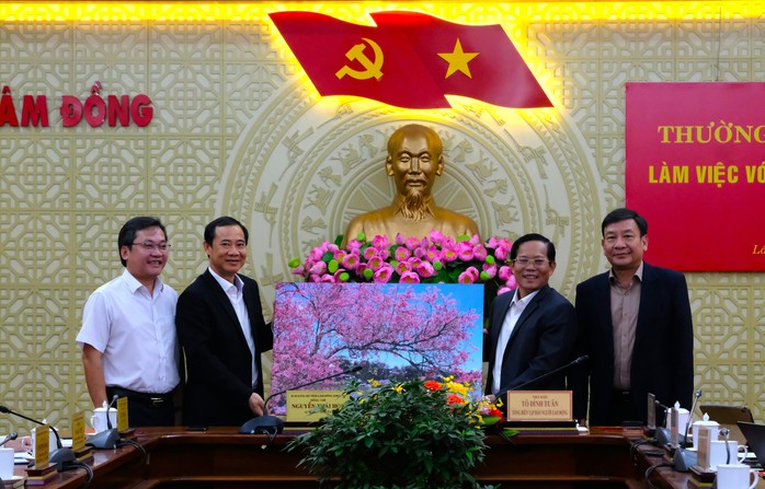 Báo Người Lao Động ký kết hợp tác với tỉnh Lâm Đồng- Ảnh 7. Báo Người Lao Động ký kết hợp tác với tỉnh Lâm Đồng- Ảnh 7.