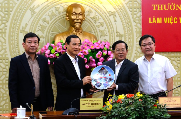 Báo Người Lao Động ký kết hợp tác với tỉnh Lâm Đồng- Ảnh 8. Báo Người Lao Động ký kết hợp tác với tỉnh Lâm Đồng- Ảnh 8.