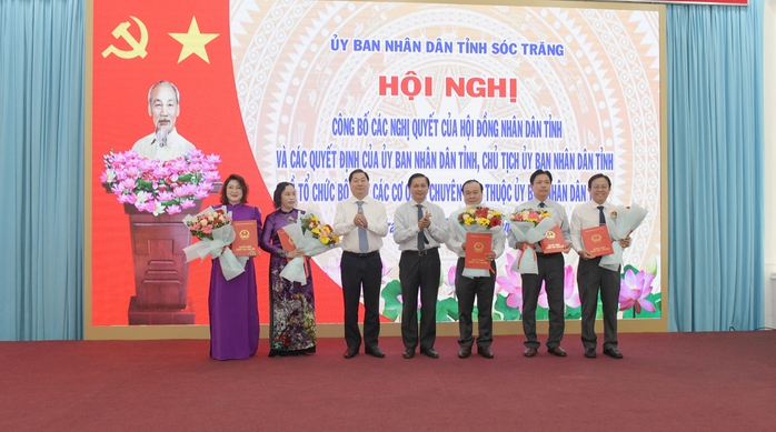 Chủ tịch UBND tỉnh Sóc Trăng yêu cầu không để xảy ra tình trạng "chờ bàn giao" - Ảnh 2. Chủ tịch UBND tỉnh Sóc Trăng yêu cầu không để xảy ra tình trạng "chờ bàn giao" - Ảnh 2.