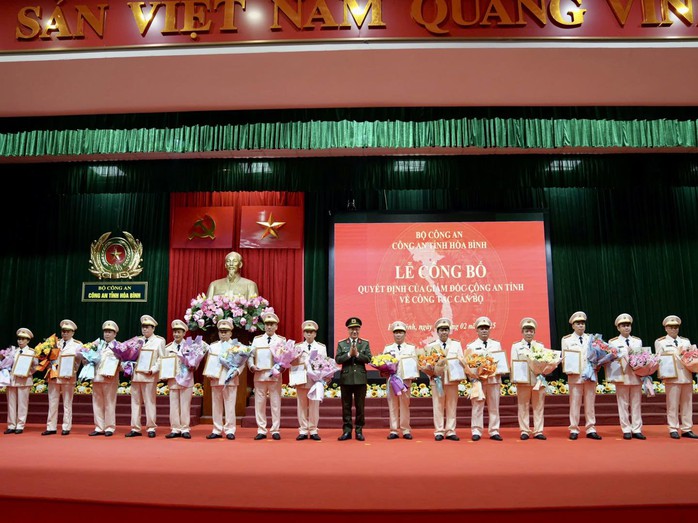 3 trưởng Công an huyện xin nghỉ hưu- Ảnh 1. 3 trưởng Công an huyện xin nghỉ hưu- Ảnh 1.