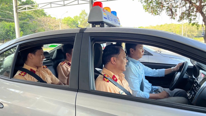 Công an Bình Dương lập 3 tổ công tác, sẵn sàng tiếp nhận sát hạch và cấp giấy phép lái xe- Ảnh 1. Công an Bình Dương lập 3 tổ công tác, sẵn sàng tiếp nhận sát hạch và cấp giấy phép lái xe- Ảnh 1.