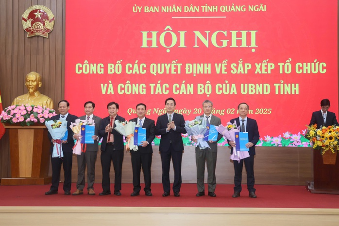 6 giám đốc sở ở Quảng Nam nghỉ hưu trước tuổi- Ảnh 2. 6 giám đốc sở ở Quảng Nam nghỉ hưu trước tuổi- Ảnh 2.