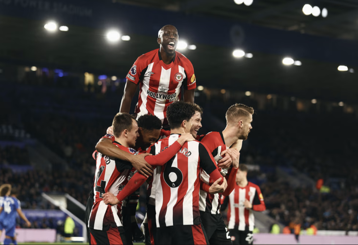 Thua thảm sân nhà King Power, Leicester chìm sâu cuối bảng Ngoại hạng- Ảnh 5. Thua thảm sân nhà King Power, Leicester chìm sâu cuối bảng Ngoại hạng- Ảnh 5.