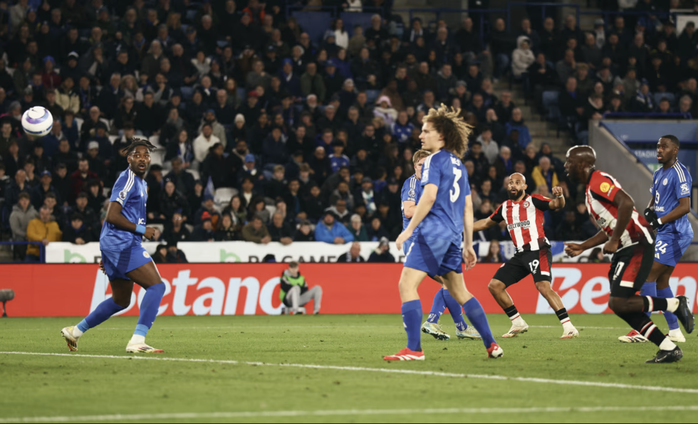 Thua thảm sân nhà King Power, Leicester chìm sâu cuối bảng Ngoại hạng- Ảnh 2. Thua thảm sân nhà King Power, Leicester chìm sâu cuối bảng Ngoại hạng- Ảnh 2.