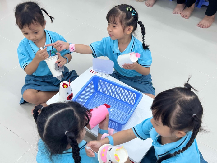 TP HCM: Độc đáo trẻ mầm non quét mã QR vừa học vừa chơi- Ảnh 2. TP HCM: Độc đáo trẻ mầm non quét mã QR vừa học vừa chơi- Ảnh 2.