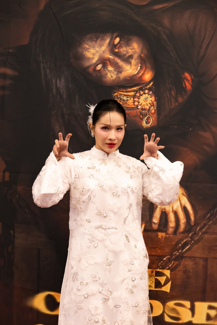 Khả Như vượt nỗi sợ khi hóa "người vợ quỷ"- Ảnh 6. Khả Như vượt nỗi sợ khi hóa "người vợ quỷ"- Ảnh 6.