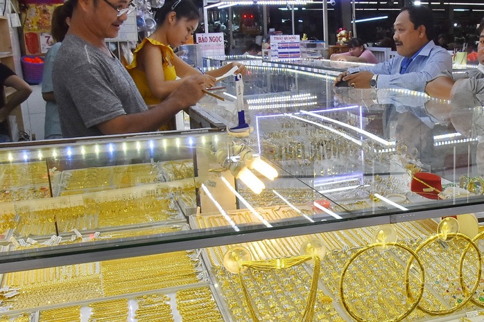 Giá vàng hôm nay, 22-2: Lao xuống rồi bật tăng mạnh- Ảnh 1. Giá vàng hôm nay, 22-2: Lao xuống rồi bật tăng mạnh- Ảnh 1.