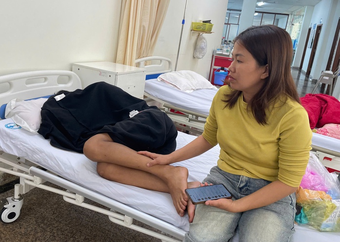 Bị đánh sau giải bóng đá của trường, 2 học sinh lớp 10 nhập viện- Ảnh 1. Bị đánh sau giải bóng đá của trường, 2 học sinh lớp 10 nhập viện- Ảnh 1.