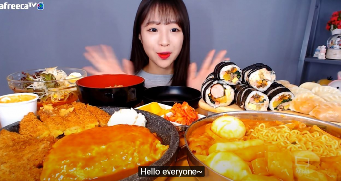 YouTuber bị án 3 năm tù vì tống tiền "thánh mukbang"- Ảnh 3. YouTuber bị án 3 năm tù vì tống tiền "thánh mukbang"- Ảnh 3.