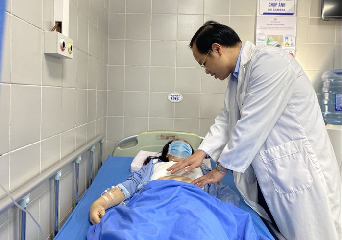 Đến bệnh viện khám, người phụ nữ mới biết bị tiêm chất cấm vào ngực- Ảnh 1. Đến bệnh viện khám, người phụ nữ mới biết bị tiêm chất cấm vào ngực- Ảnh 1.