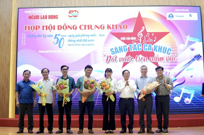 Công tâm, trách nhiệm với cuộc vận động sáng tác ca khúc "Đất nước trọn niềm vui"- Ảnh 1. Công tâm, trách nhiệm với cuộc vận động sáng tác ca khúc "Đất nước trọn niềm vui"- Ảnh 1.
