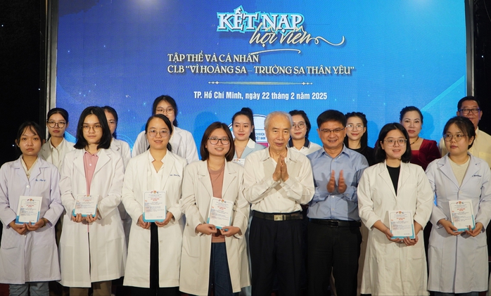 CLB "Vì Hoàng Sa - Trường Sa thân yêu" kết nạp thêm 108 thành viên mới- Ảnh 2. CLB "Vì Hoàng Sa - Trường Sa thân yêu" kết nạp thêm 108 thành viên mới- Ảnh 2.