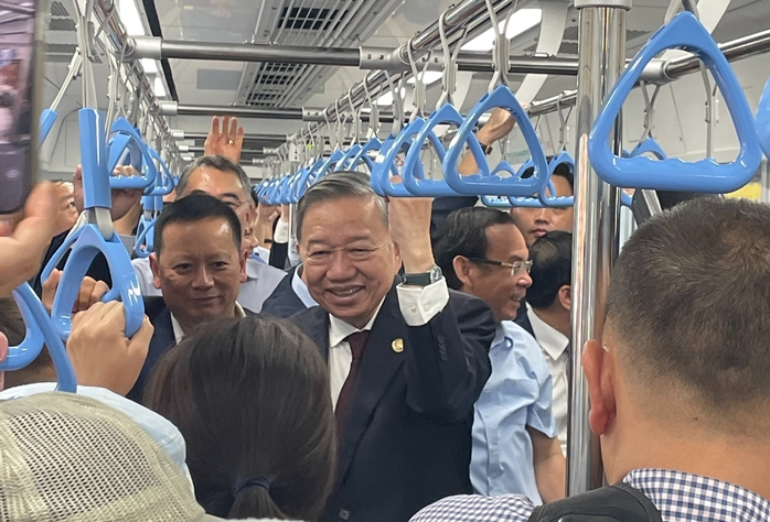 Tổng Bí thư Tô Lâm đi metro số 1- Ảnh 1. Tổng Bí thư Tô Lâm đi metro số 1- Ảnh 1.