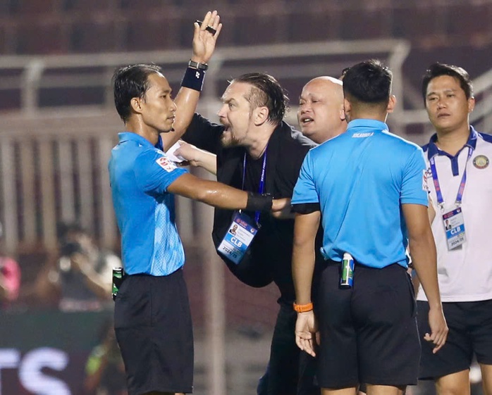 Trọng tài FIFA Việt Nam, vì đâu nên nỗi?- Ảnh 2. Trọng tài FIFA Việt Nam, vì đâu nên nỗi?- Ảnh 2.