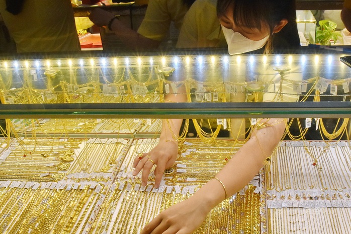 Chênh lệch giá vàng miếng SJC với thế giới thấp kỷ lục- Ảnh 2. Chênh lệch giá vàng miếng SJC với thế giới thấp kỷ lục- Ảnh 2.