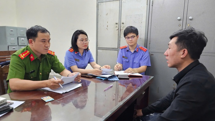 Ghẹo gái tại “phố Hồng Kông”, nam thanh niên bị đánh nhập viện- Ảnh 1. Ghẹo gái tại “phố Hồng Kông”, nam thanh niên bị đánh nhập viện- Ảnh 1.