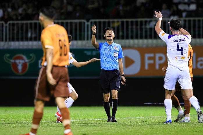 Trọng tài FIFA Việt Nam, vì đâu nên nỗi?- Ảnh 4. Trọng tài FIFA Việt Nam, vì đâu nên nỗi?- Ảnh 4.