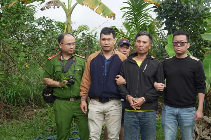 Nghi phạm trộm 10 cây vàng bình tĩnh xóa mọi dấu vết trước khi rời đi - Ảnh 1. Nghi phạm trộm 10 cây vàng bình tĩnh xóa mọi dấu vết trước khi rời đi - Ảnh 1.