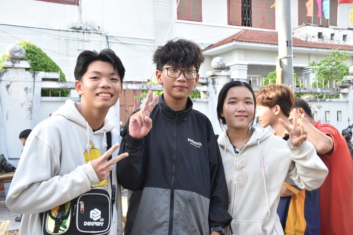 VIDEO: Xếp hàng dài chờ thưởng thức miễn phí bánh củ cải Bạc Liêu - Ảnh 15. VIDEO: Xếp hàng dài chờ thưởng thức miễn phí bánh củ cải Bạc Liêu - Ảnh 15.