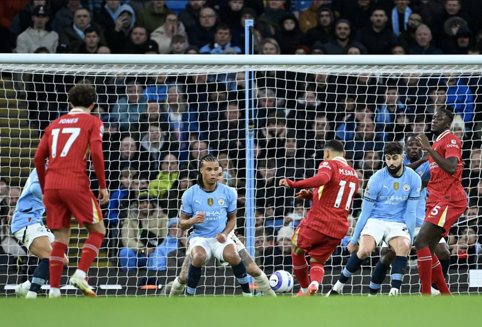 Salah chói sáng, Liverpool thắng Man City tại Etihad sau 10 năm- Ảnh 2. Salah chói sáng, Liverpool thắng Man City tại Etihad sau 10 năm- Ảnh 2.