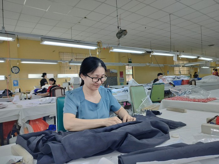 Để công nhân dệt may sống được bằng lương- Ảnh 1. Để công nhân dệt may sống được bằng lương- Ảnh 1.