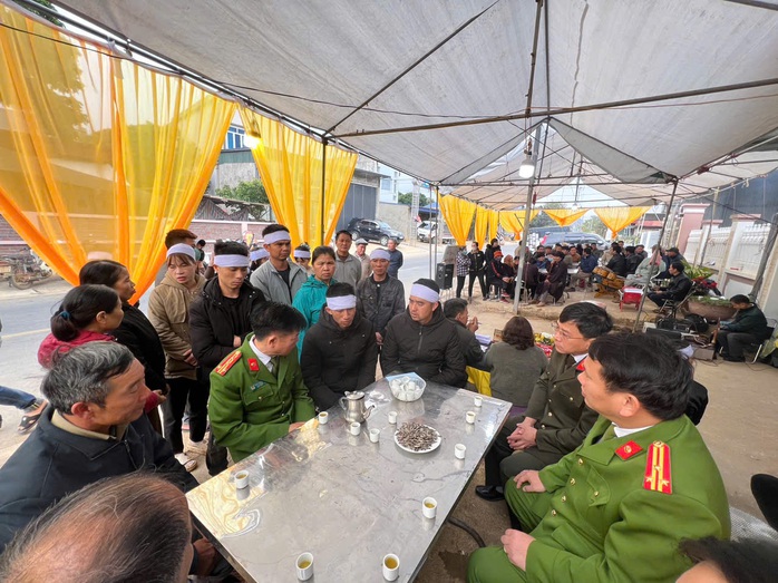 Vụ tai nạn thảm khốc nhiều người chết: 3 mẹ con cùng đi đám cưới, 2 người “không thể trở về”- Ảnh 1. Vụ tai nạn thảm khốc nhiều người chết: 3 mẹ con cùng đi đám cưới, 2 người “không thể trở về”- Ảnh 1.