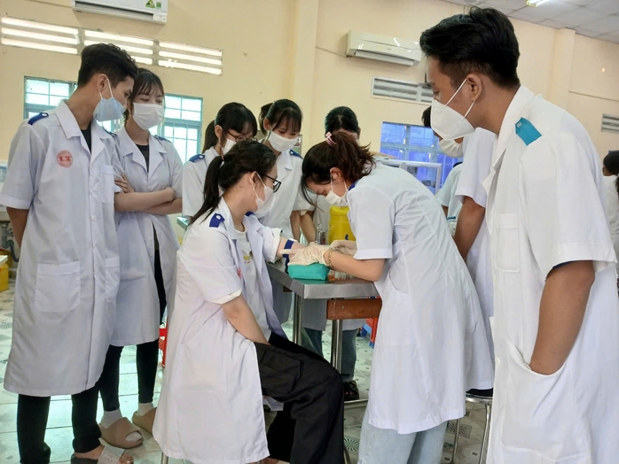 Trường ĐH Cửu Long đẩy mạnh đào tạo khoa học sức khỏe- Ảnh 2. Trường ĐH Cửu Long đẩy mạnh đào tạo khoa học sức khỏe- Ảnh 2.