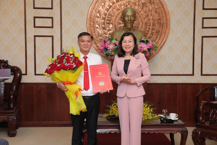 Bình Phước công bố quyết định cán bộ - Ảnh 2. Bình Phước công bố quyết định cán bộ - Ảnh 2.