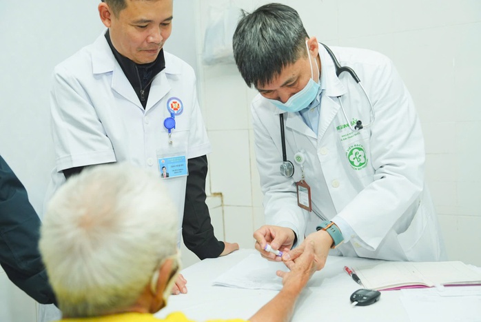 Bộ trưởng Bộ Y tế gửi thư cho thầy thuốc, người lao động dịp 27-2- Ảnh 2. Bộ trưởng Bộ Y tế gửi thư cho thầy thuốc, người lao động dịp 27-2- Ảnh 2.