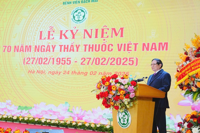 Thủ tướng: Khẩn trương đề xuất, ban hành chính sách đặc thù cho nhân viên y tế- Ảnh 2. Thủ tướng: Khẩn trương đề xuất, ban hành chính sách đặc thù cho nhân viên y tế- Ảnh 2.