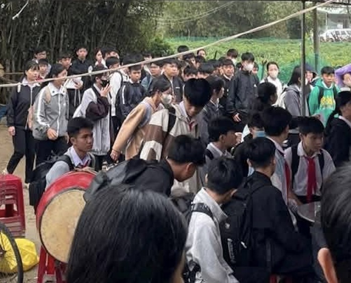 Điều tra vụ 3 học sinh chơi bóng chuyền bị điện giật thương vong- Ảnh 1. Điều tra vụ 3 học sinh chơi bóng chuyền bị điện giật thương vong- Ảnh 1.