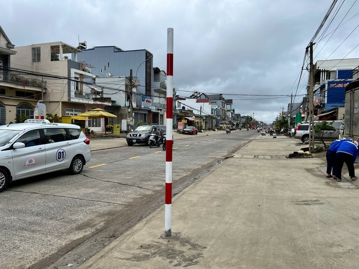 Lâm Đồng rà soát biển báo sau việc 1 km đường có 23 biển cấm đậu xe- Ảnh 2. Lâm Đồng rà soát biển báo sau việc 1 km đường có 23 biển cấm đậu xe- Ảnh 2.