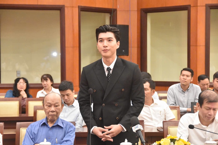 Tạo môi trường thuận lợi để văn nghệ sĩ, phóng viên, biên tập viên phát huy khả năng sáng tạo- Ảnh 4. Tạo môi trường thuận lợi để văn nghệ sĩ, phóng viên, biên tập viên phát huy khả năng sáng tạo- Ảnh 4.