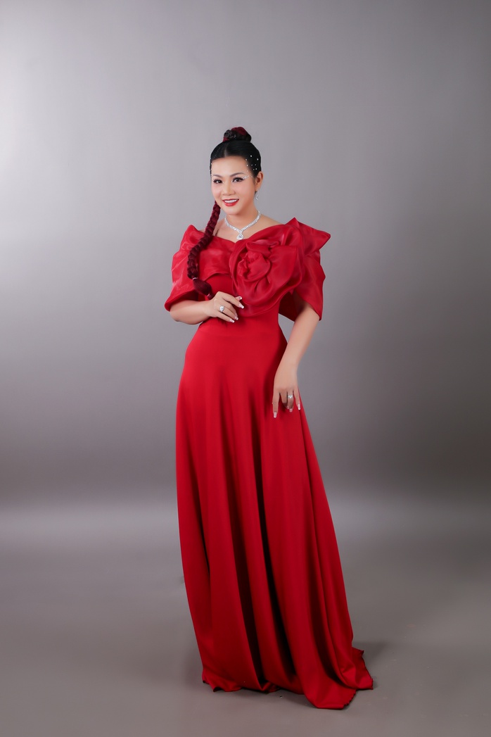 Dương Hồng Loan và hôn nhân viên mãn bên tình đầu- Ảnh 4. Dương Hồng Loan và hôn nhân viên mãn bên tình đầu- Ảnh 4.